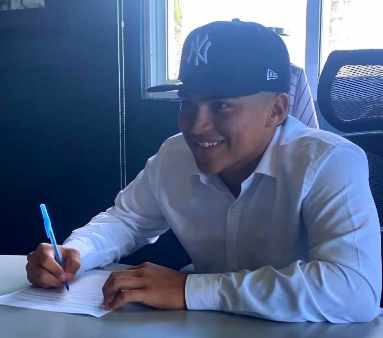 YANKEES FIRMA A JOVEN YAQUI